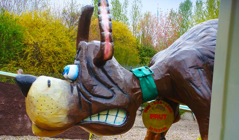 weird theme park bonbon-land