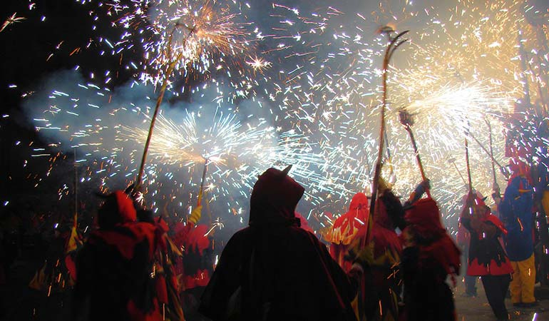 San Juan festival barcelona Flama del Canigó 