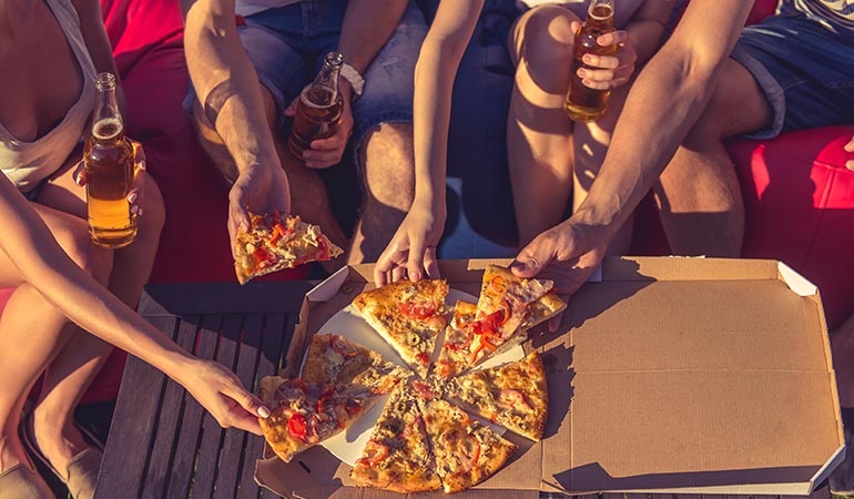 montjuic outdoor cinema pizza