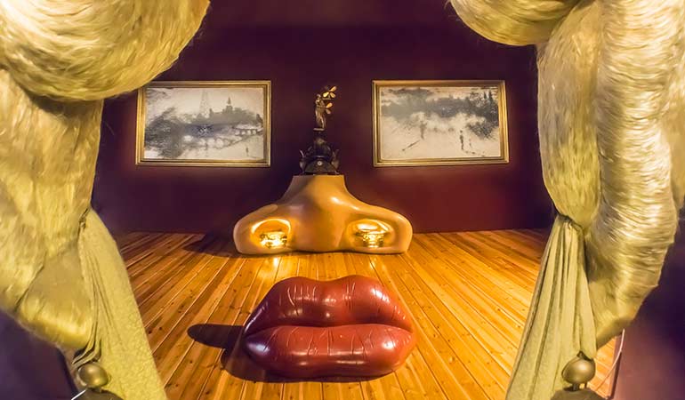 barcelona day trips figures Dali