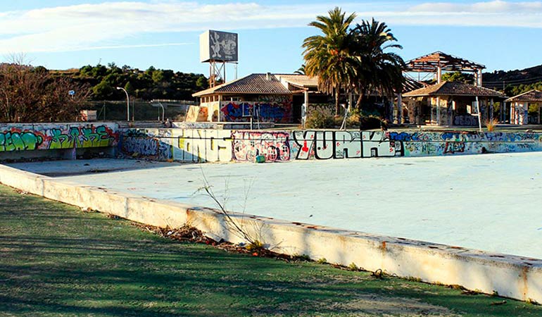Abandoned-water-park-in-Sitges-near-Barcelona