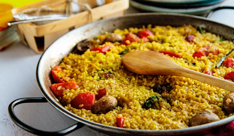where locals eat paella in barcelona vegetarian paella