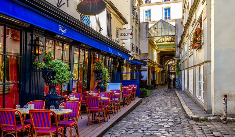 things to do in paris stroll