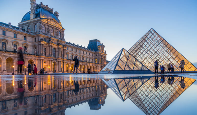 iconic sites paris bucket list