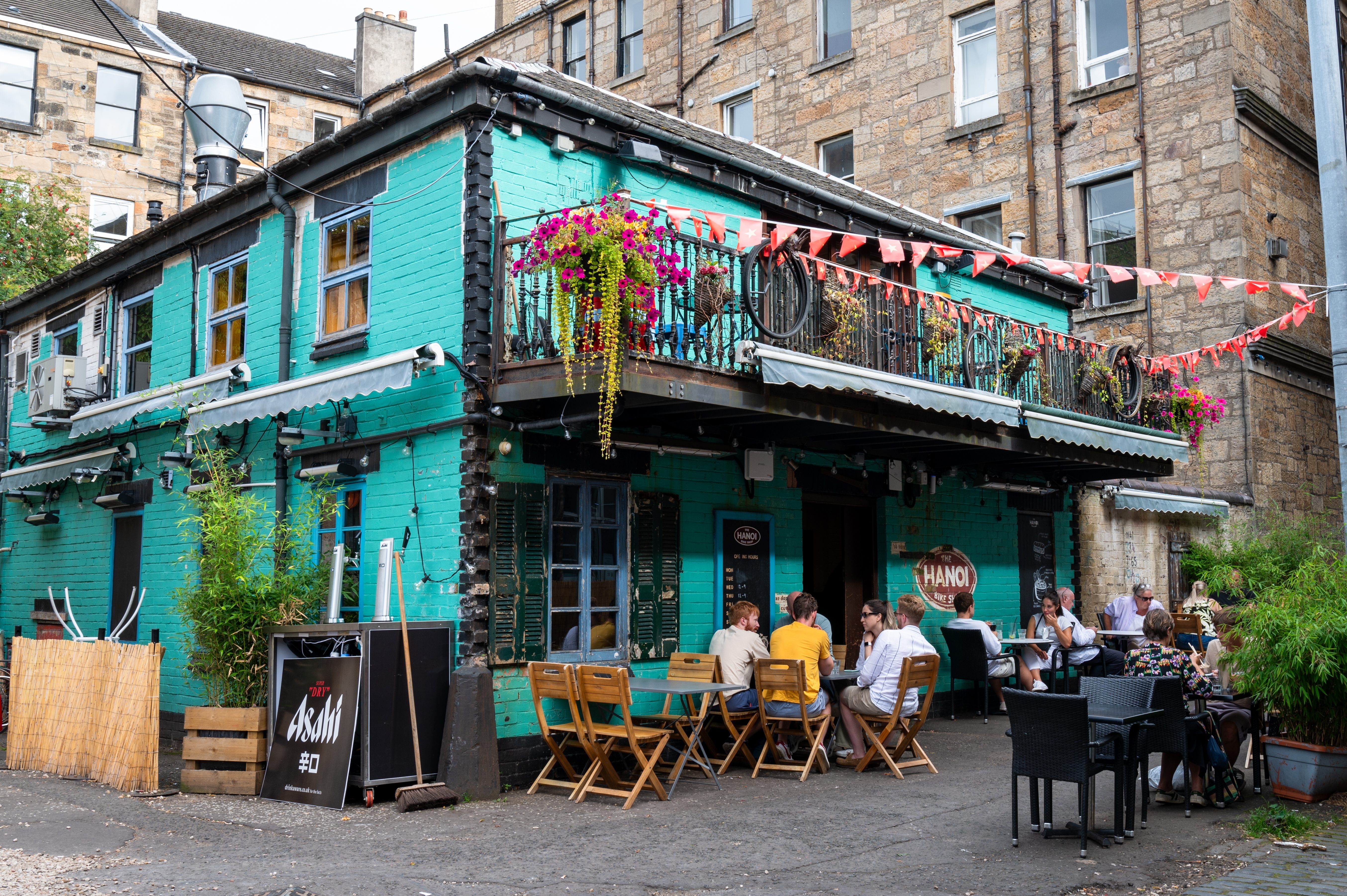 Exterior of a blue pub in Glasgow, Scotland