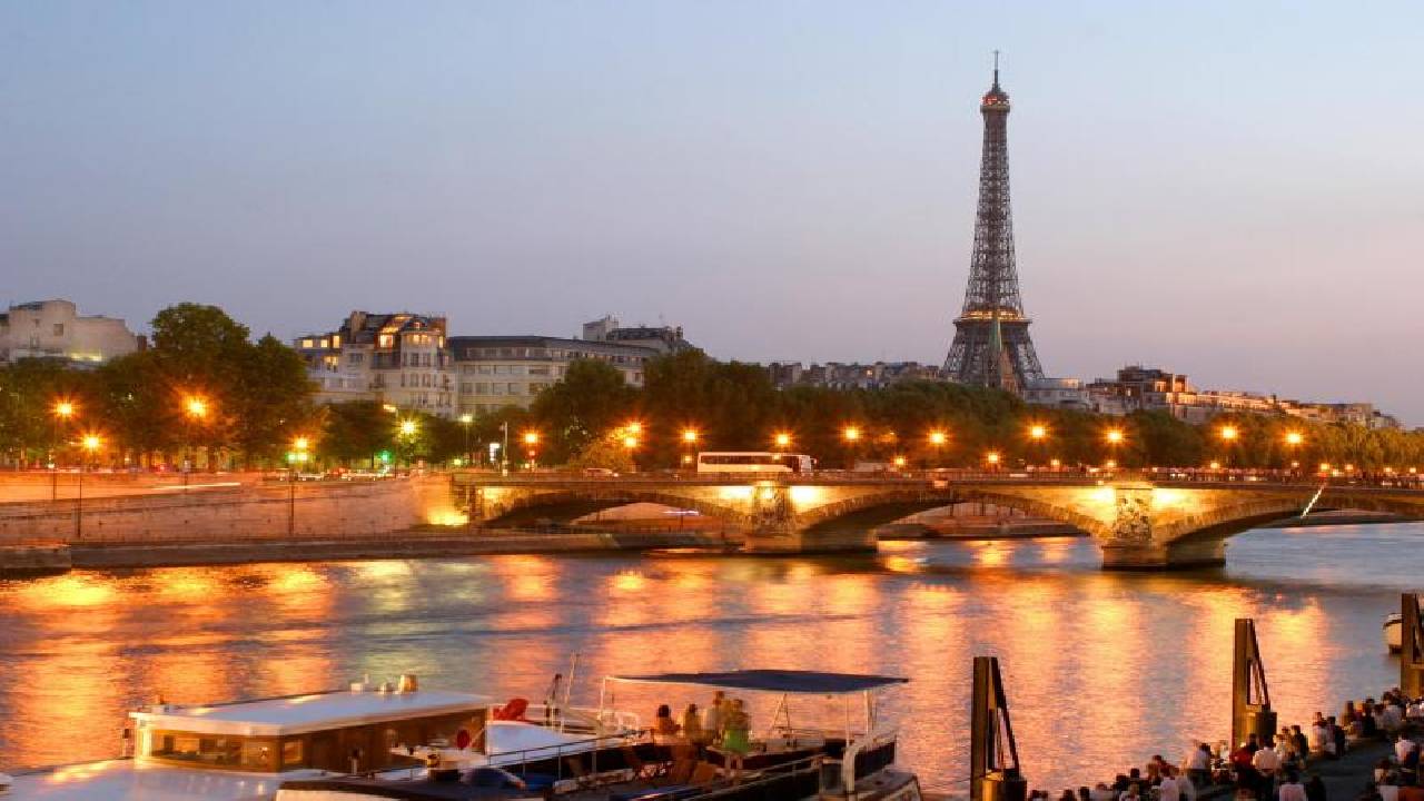 Seine River Eiffel Tower Paris tour
