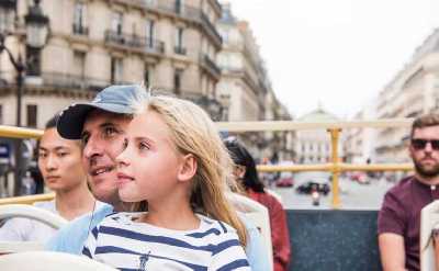 Bus Tour Paris people