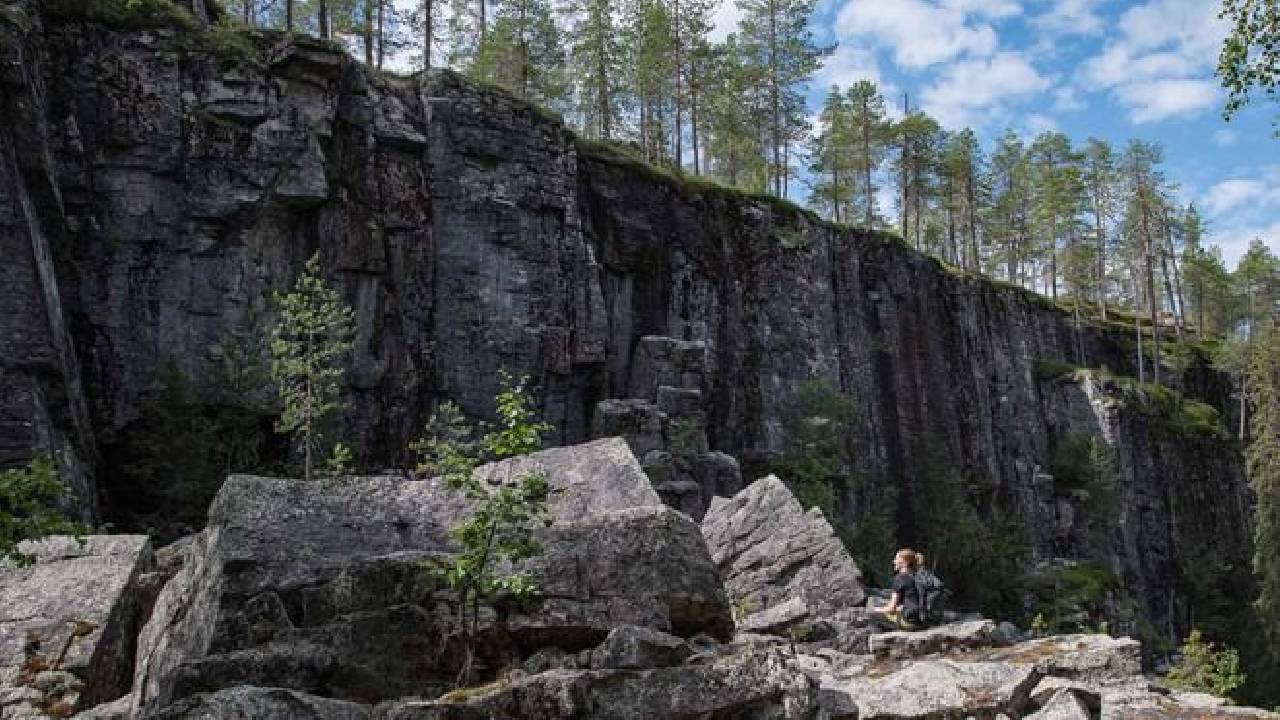 Korouoma Canyon Hike Tour & Barbeque - Small Group