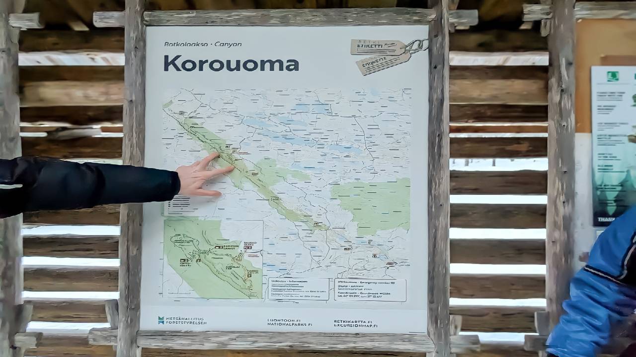 Korouoma Frozen Waterfalls Hike Tour & Barbeque - Small Group