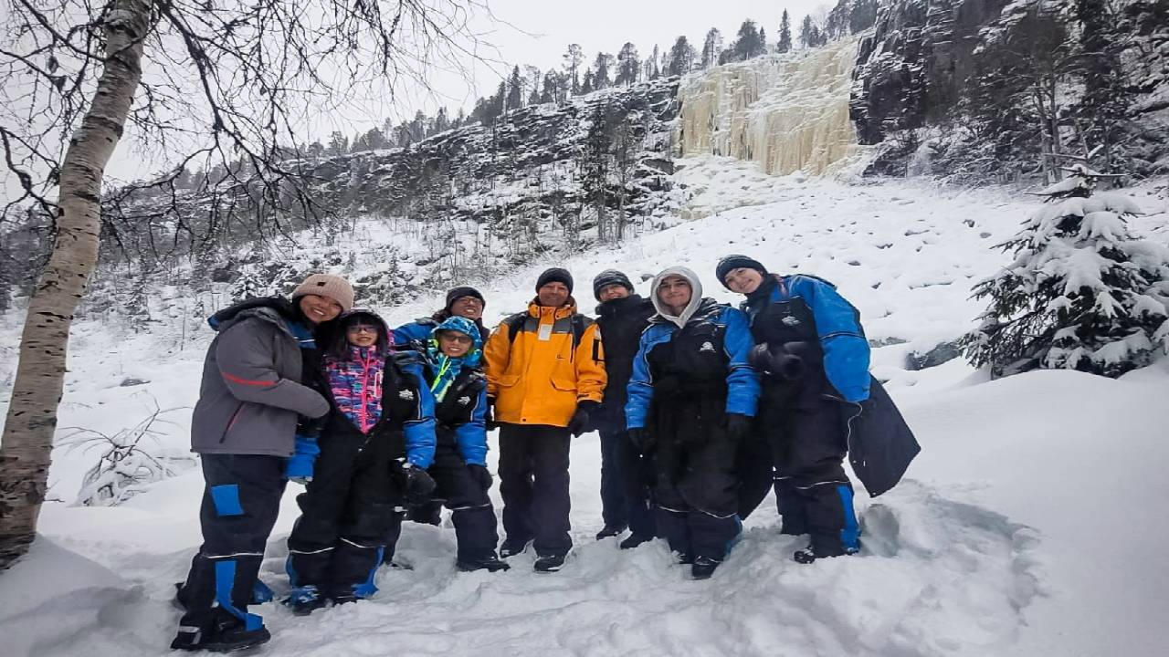 Korouoma Frozen Waterfalls Hike Tour & Barbeque - Small Group