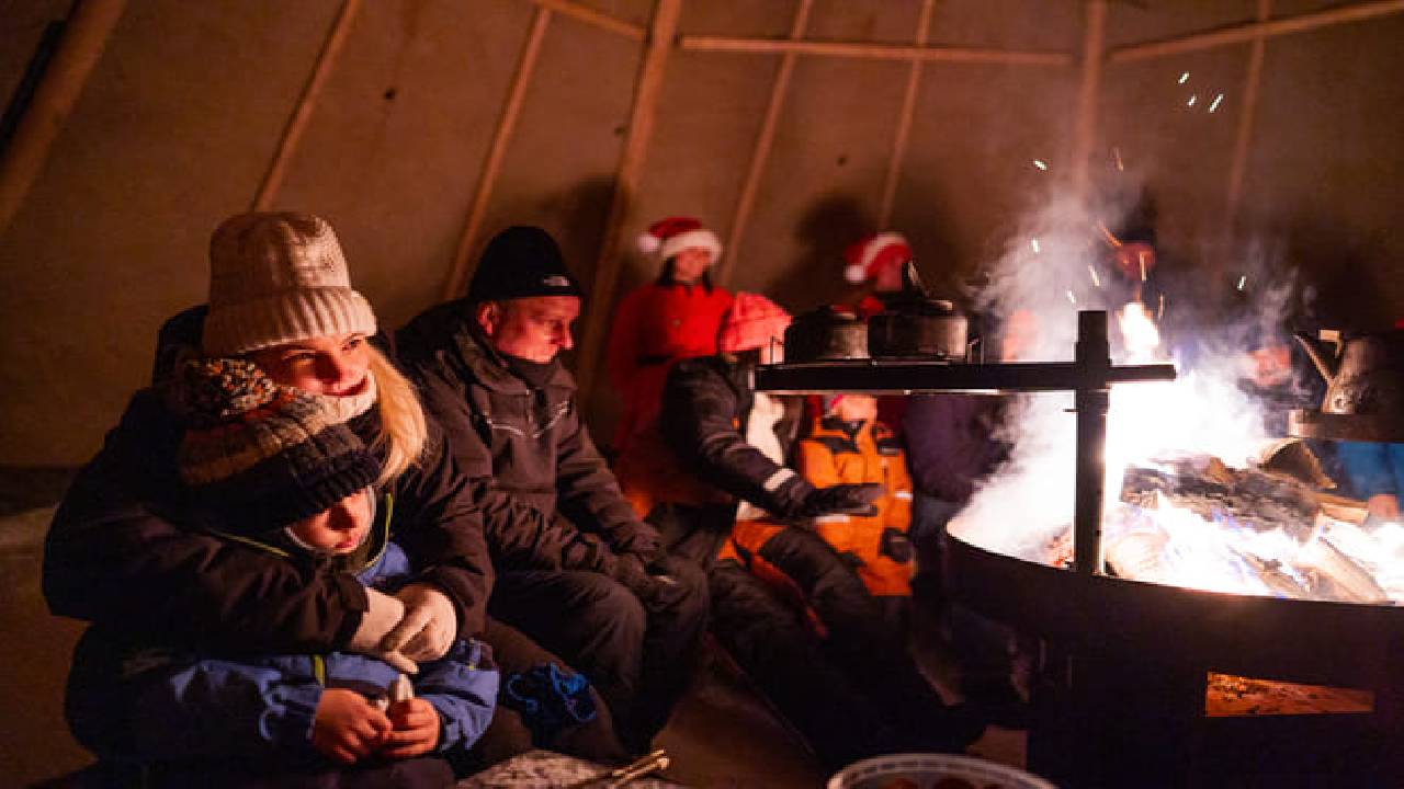 Rovaniemi: Santa Claus & Northern Lights Experience - The Original & World’s First