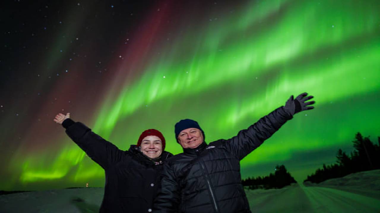 Unlimited Northern Lights Guarantee Tour with Photographer & Unlimited Mileage/Time - Small Group