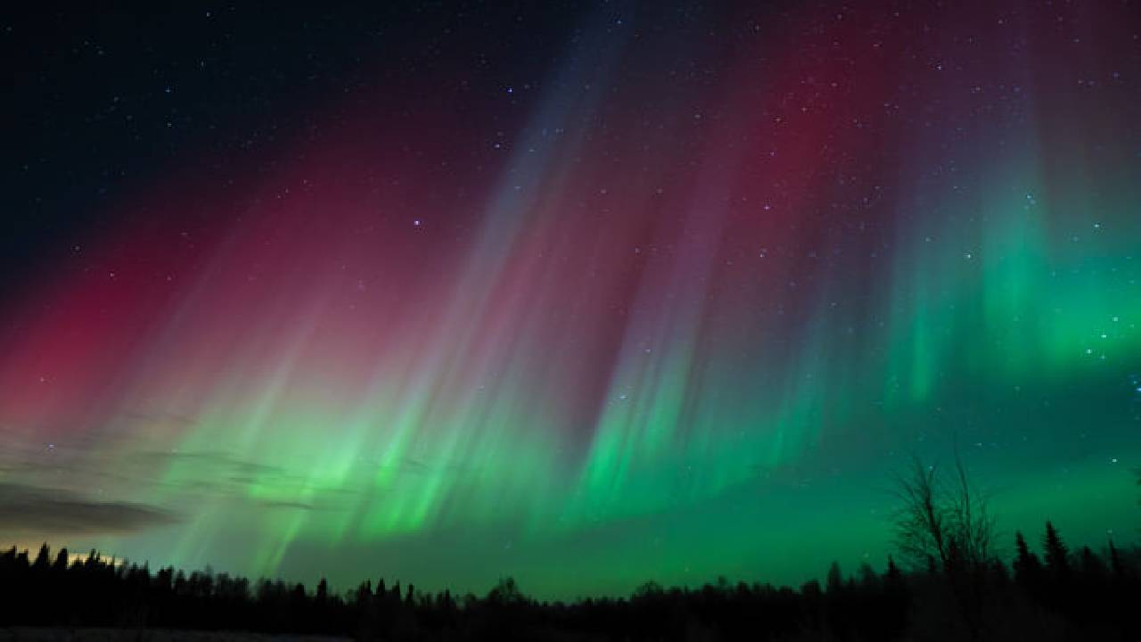 Unlimited Northern Lights Guarantee Tour with Photographer & Unlimited Mileage/Time - Small Group
