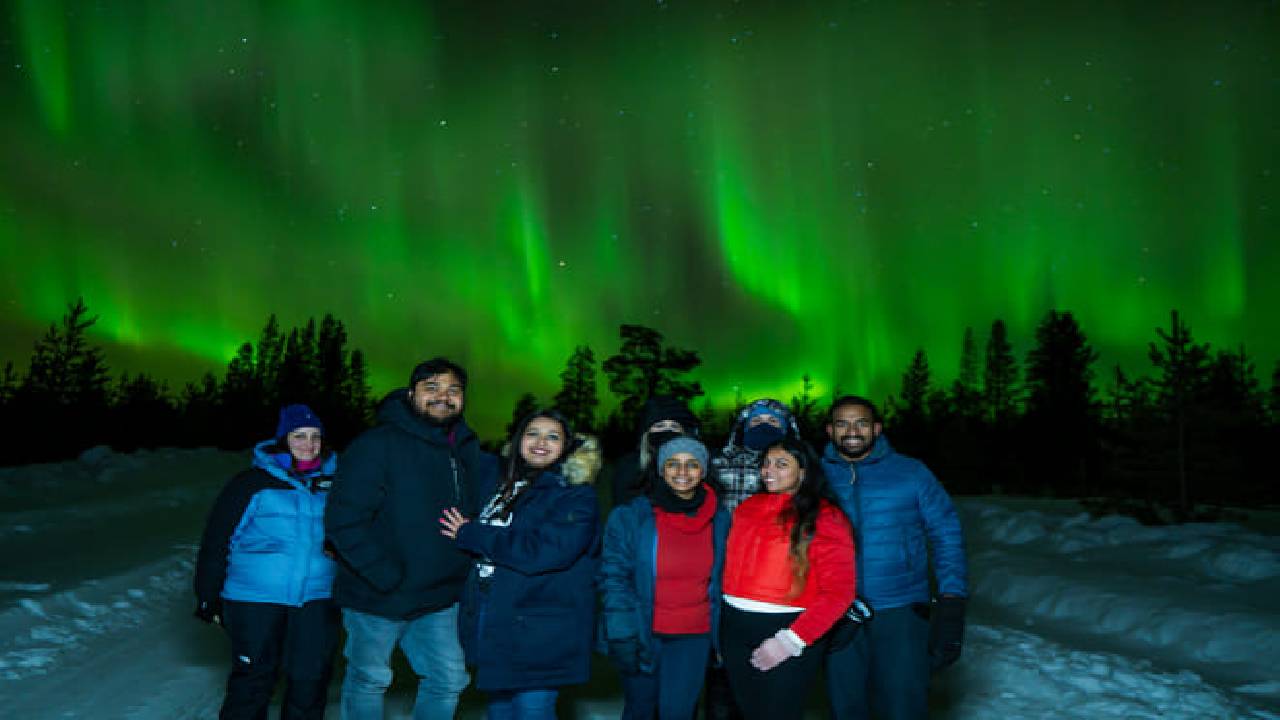 Unlimited Northern Lights Guarantee Tour with Photographer & Unlimited Mileage/Time - Small Group