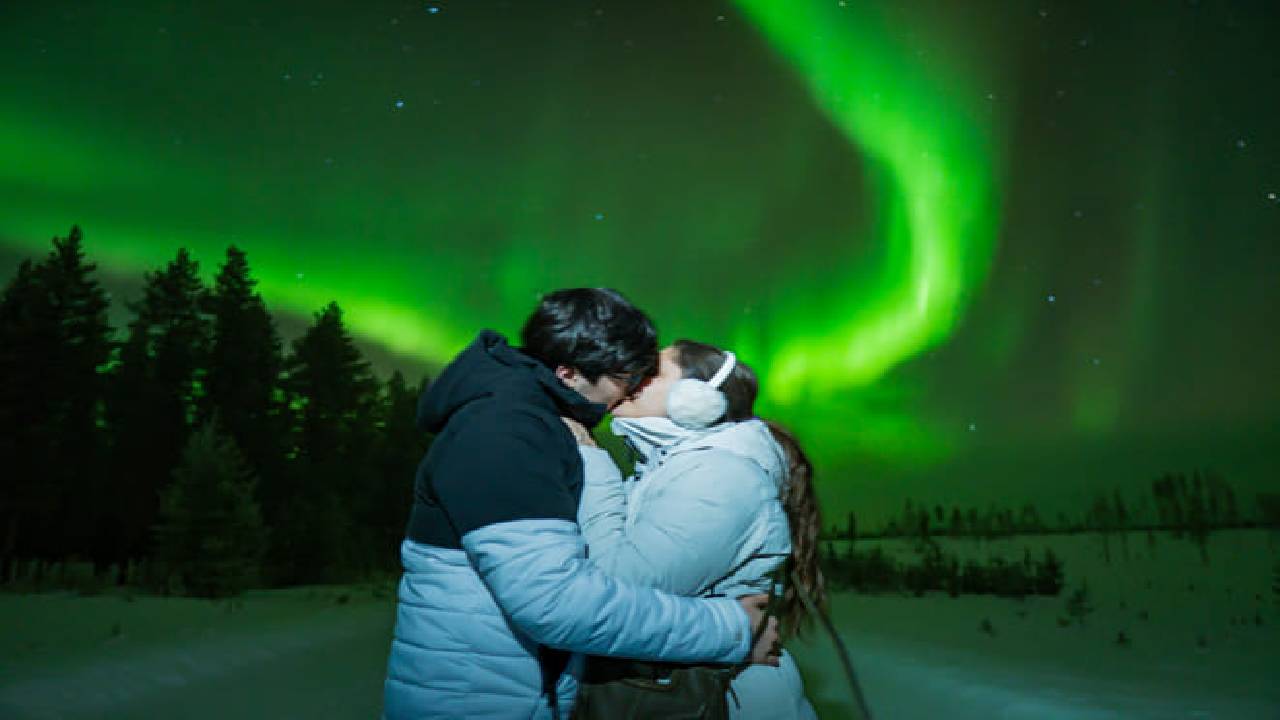 Unlimited Northern Lights Guarantee Tour with Photographer & Unlimited Mileage/Time - Small Group