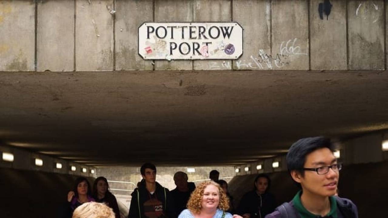 Edinburgh: Harry Potter Themed Private Audio Tour with Mobile App