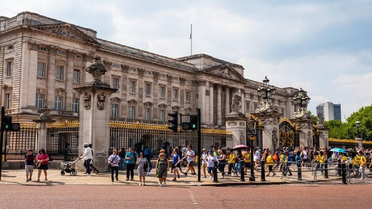 Royal London: Buckingham Palace, Westminster Abbey, Kensington Palace with In-App Audio Tour