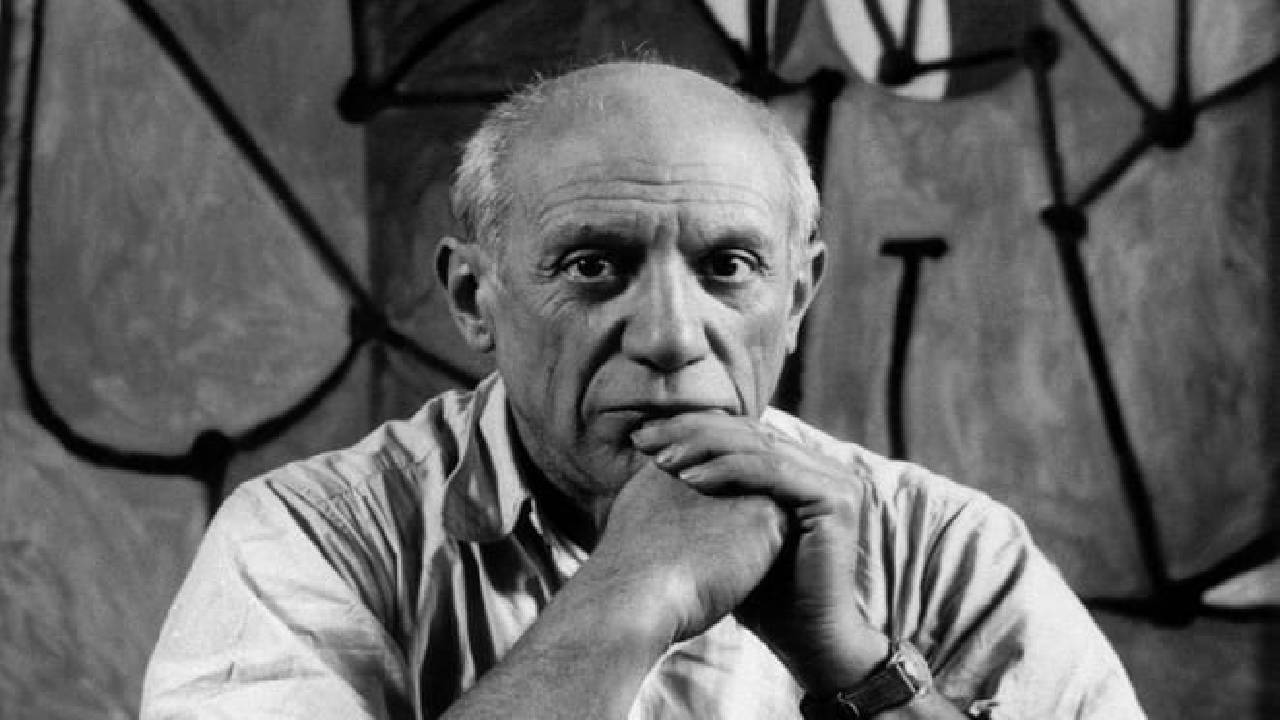 Barcelona: Picasso Museum Ticket & Audio Tour with a City Walk