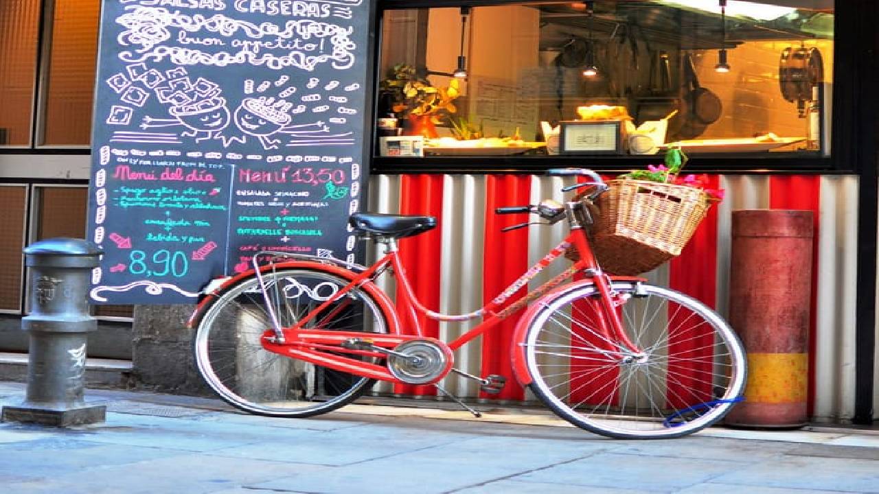 Picasso Museum & El Born Neighborhood Walking Tour (WITHOUT A TICKET)