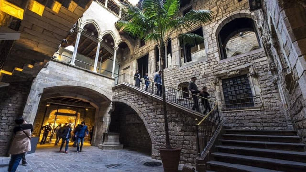 Picasso Museum & El Born Neighborhood Walking Tour (WITHOUT A TICKET)