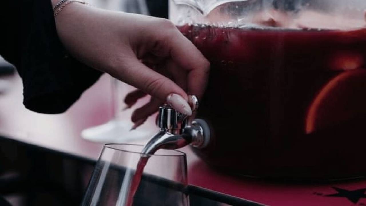 Barcelona Sangria and Salsa Dance Class