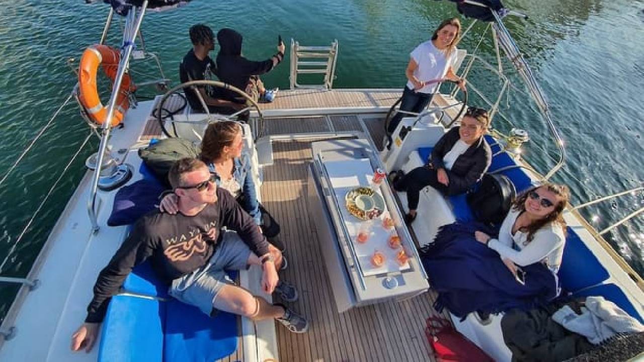 Waves & Wines: Private Wine & Tasting Experience in Barcelona