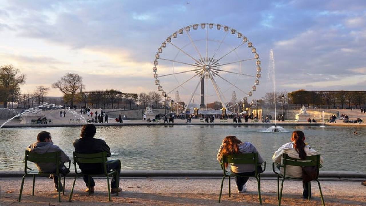 Discovering Paris: Walking Audio Tour along the River Seine