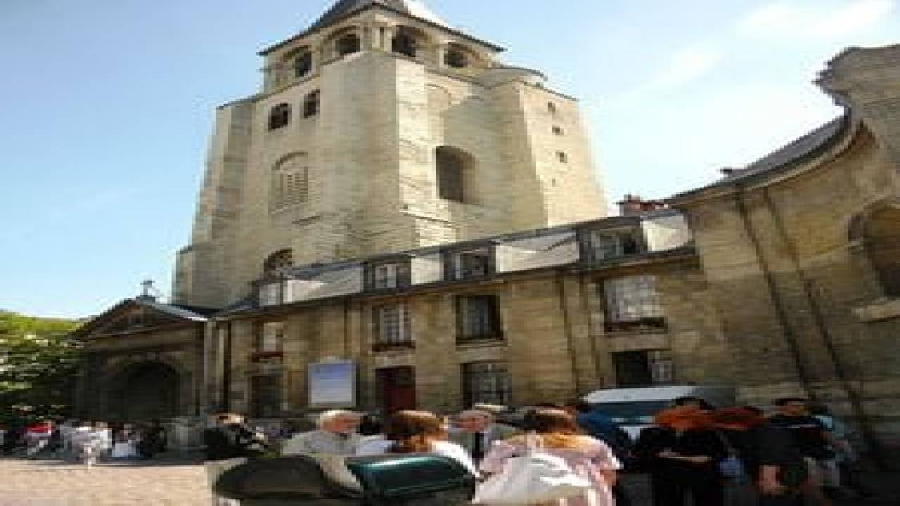 Latin Quarter – Roman Ruins & Gothic Churches Walking Audio Tour