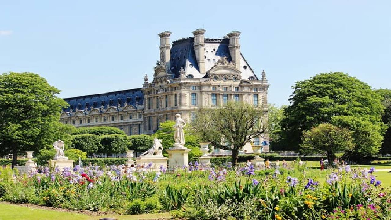 Palais Royal and the Covered Galleries: Walking Audio Tour