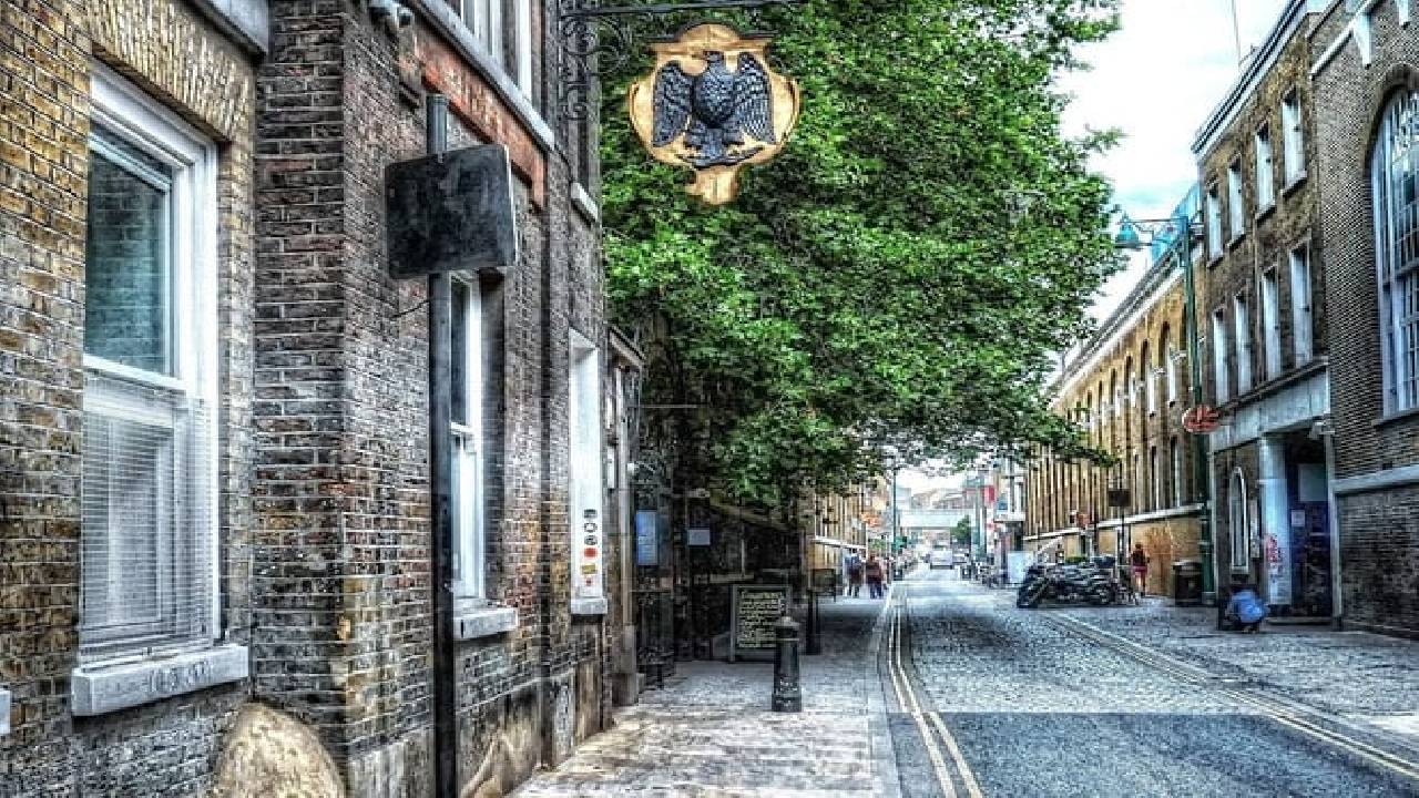 Self-Guided Audio Tour in London: in the footsteps of Jack the Ripper