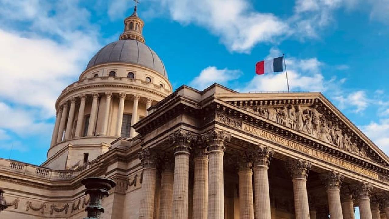 Latin Quarter – Roman Ruins & Gothic Churches Walking Audio Tour