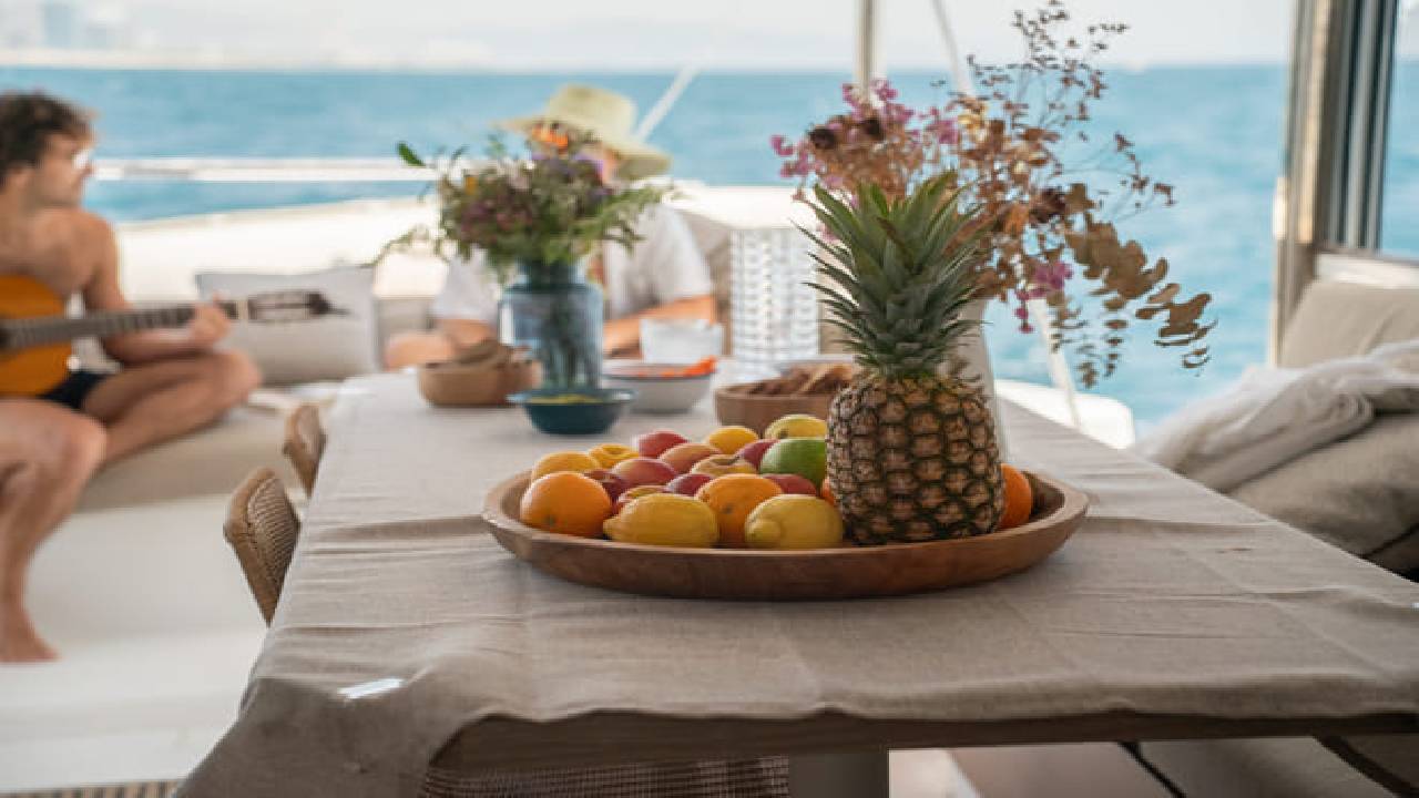 2 hours private luxury catamaran Barcelona (Bali 4.2)