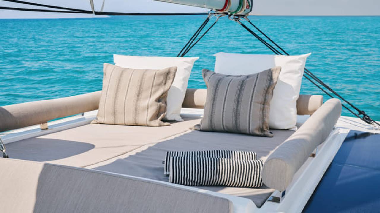 2 hours private luxury catamaran Barcelona (Bali 4.2)