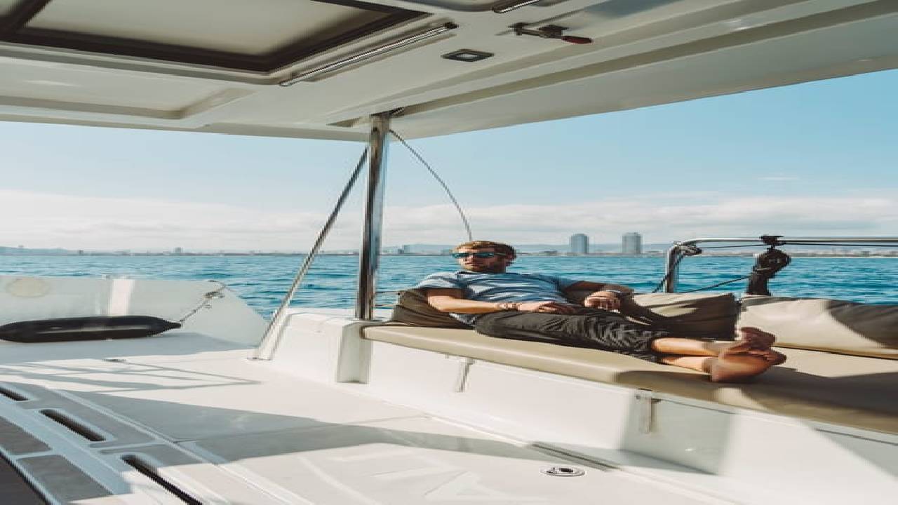 3 hours private luxury catamaran Barcelona (Bali 4.1)