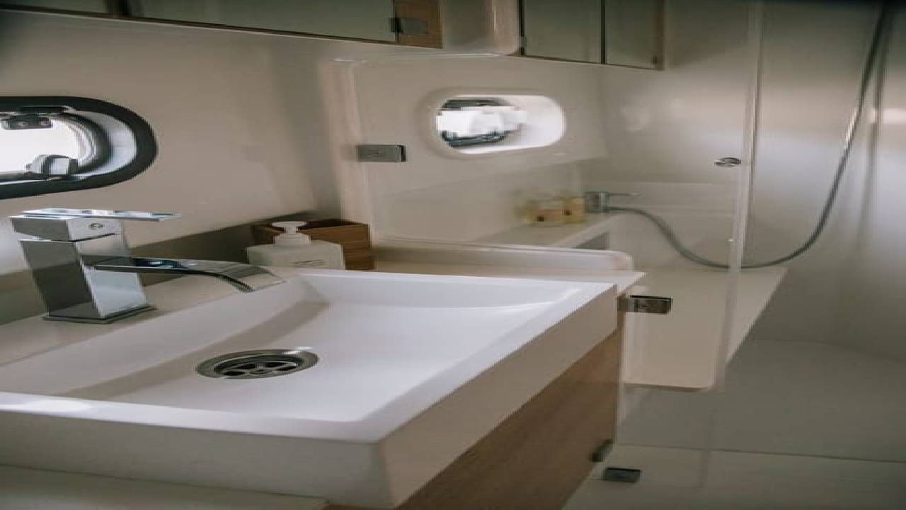 3 hours private luxury catamaran Barcelona (Bali 4.1)