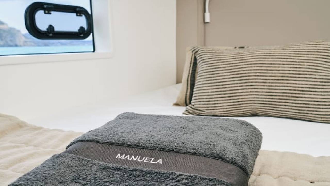 3 hours private luxury catamaran Barcelona (Bali 4.2)