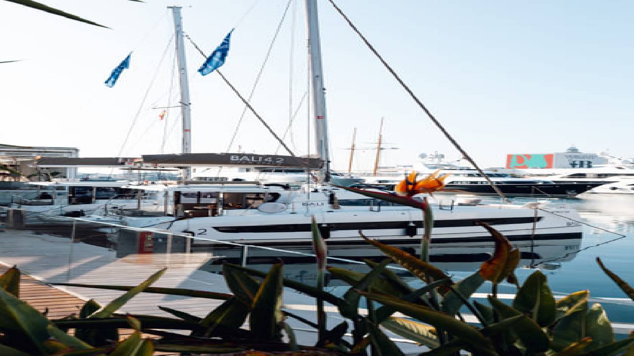 3 hours private luxury catamaran Barcelona (Bali 4.2)