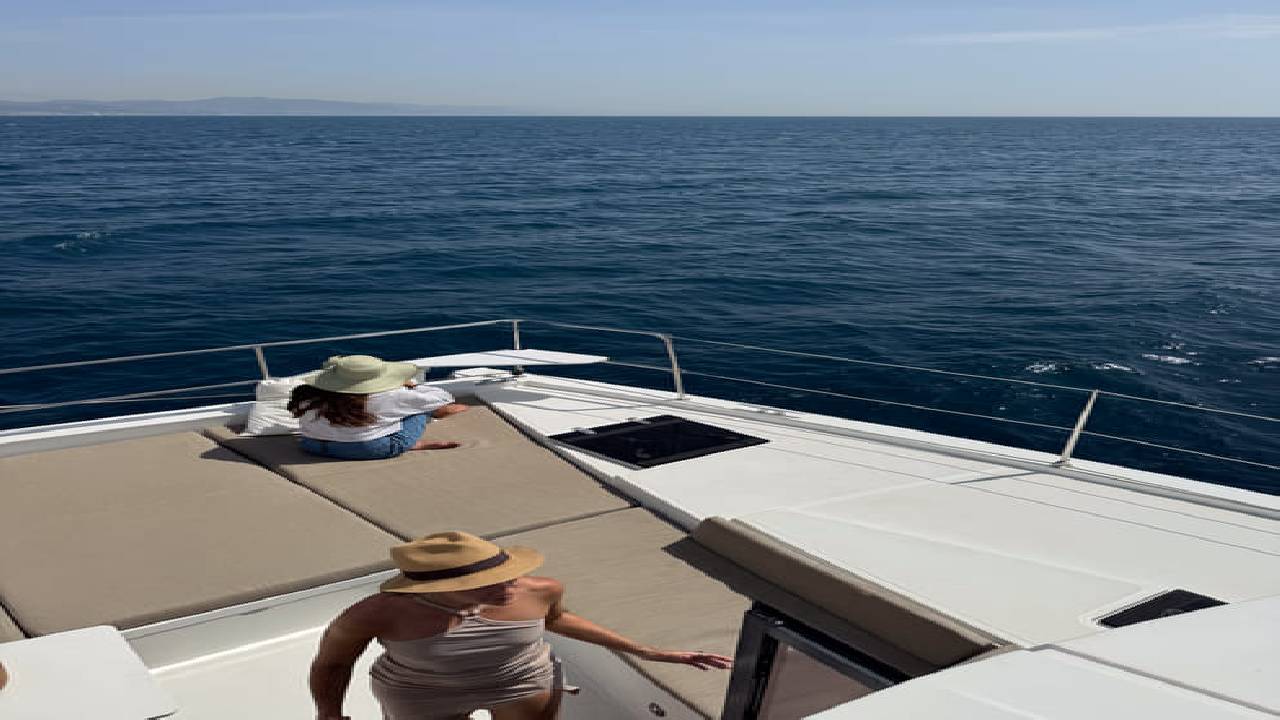 3 hours private luxury catamaran Barcelona (Bali 4.2)