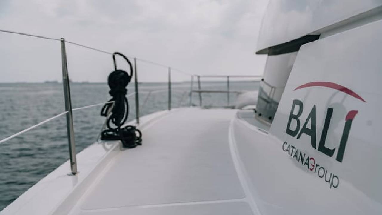 4 hours private luxury catamaran Barcelona (Bali 4.1)