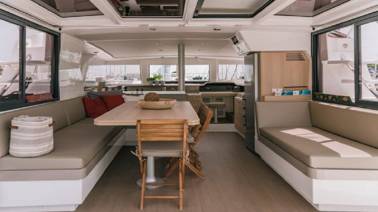 4 hours private luxury catamaran Barcelona (Bali 4.1)