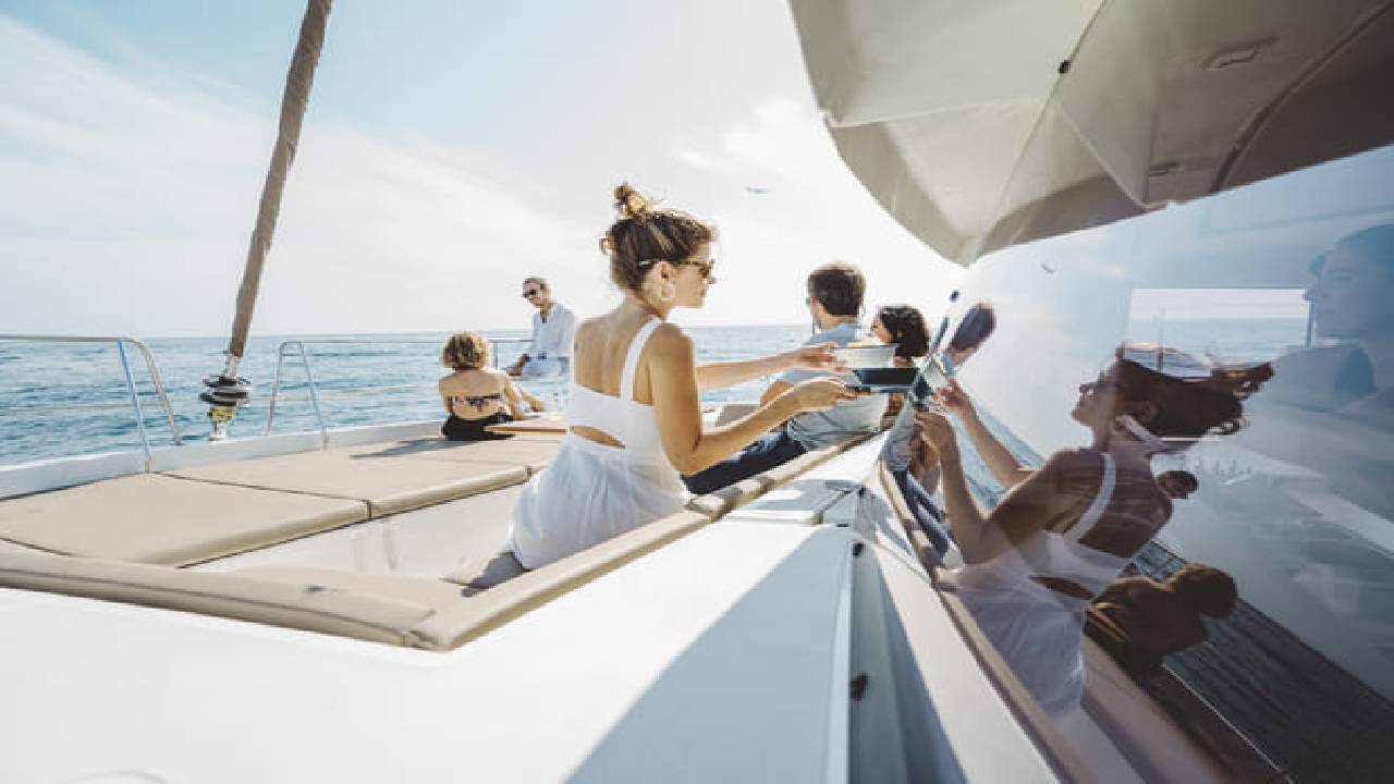 4 hours private luxury catamaran Barcelona (Bali 4.1)