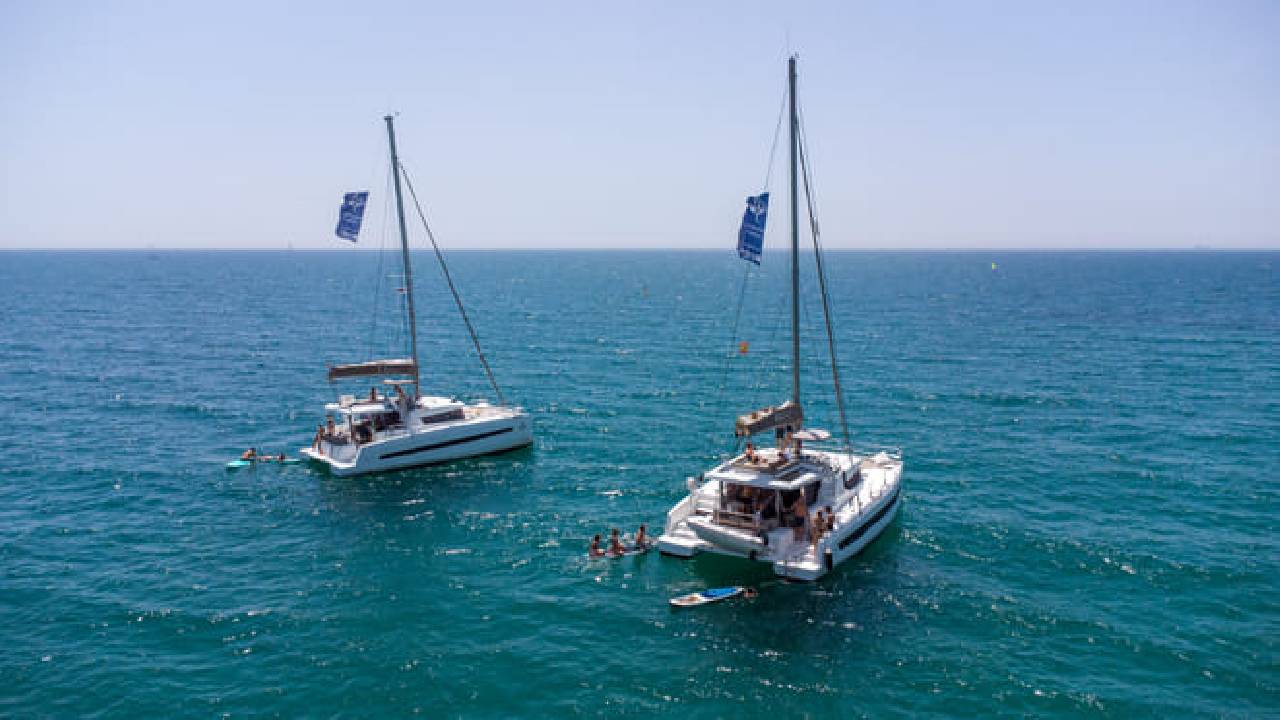 4 hours private luxury catamaran Barcelona (Bali 4.2)