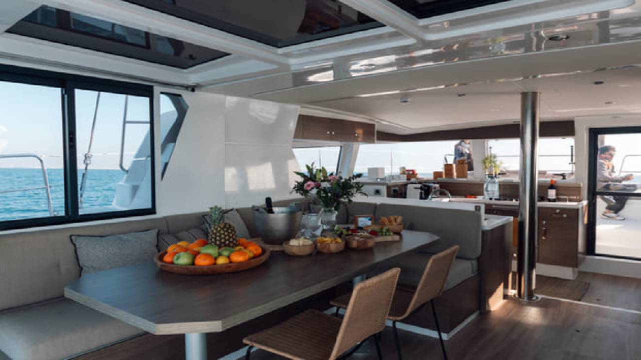 4 hours private luxury catamaran Barcelona (Bali 4.2)