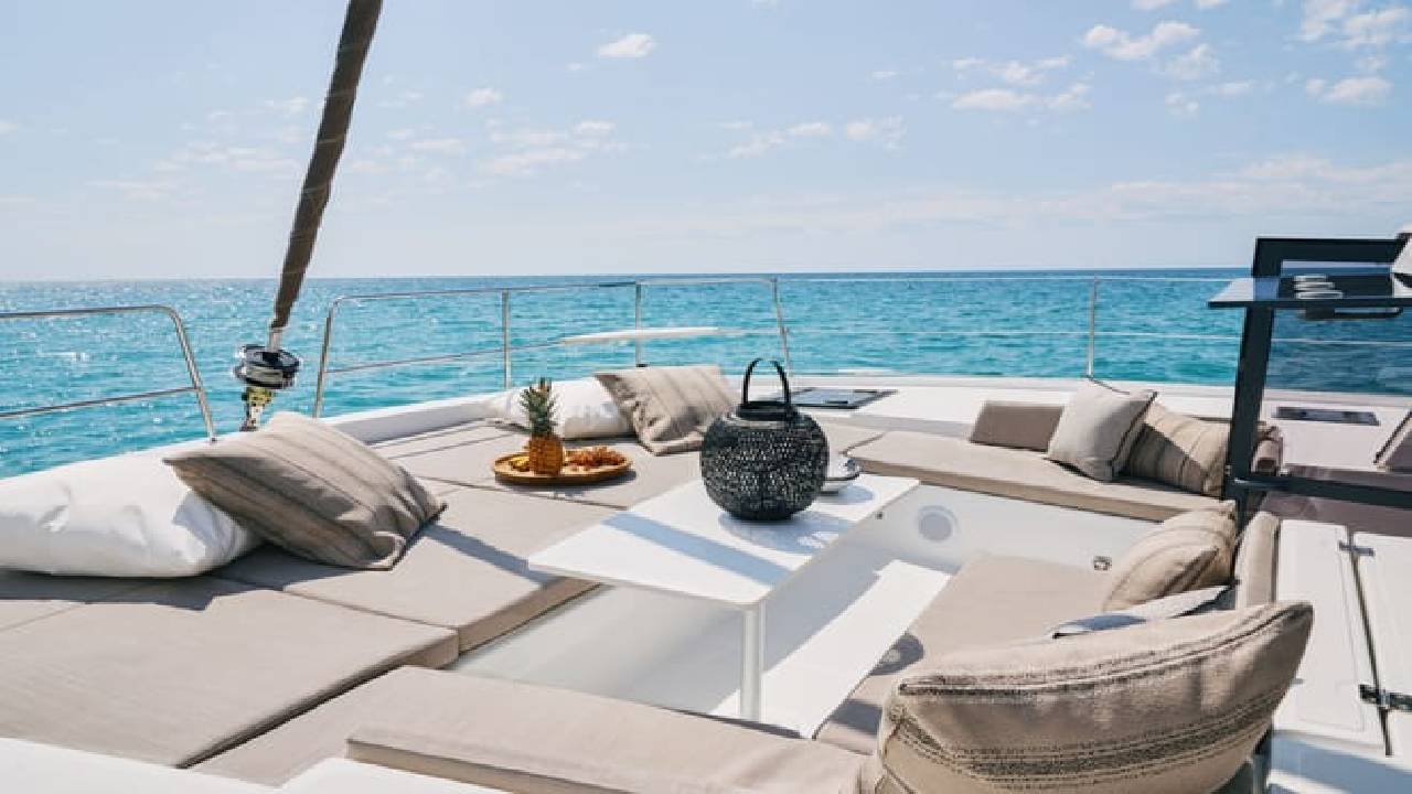 4 hours private luxury catamaran Barcelona (Bali 4.2)