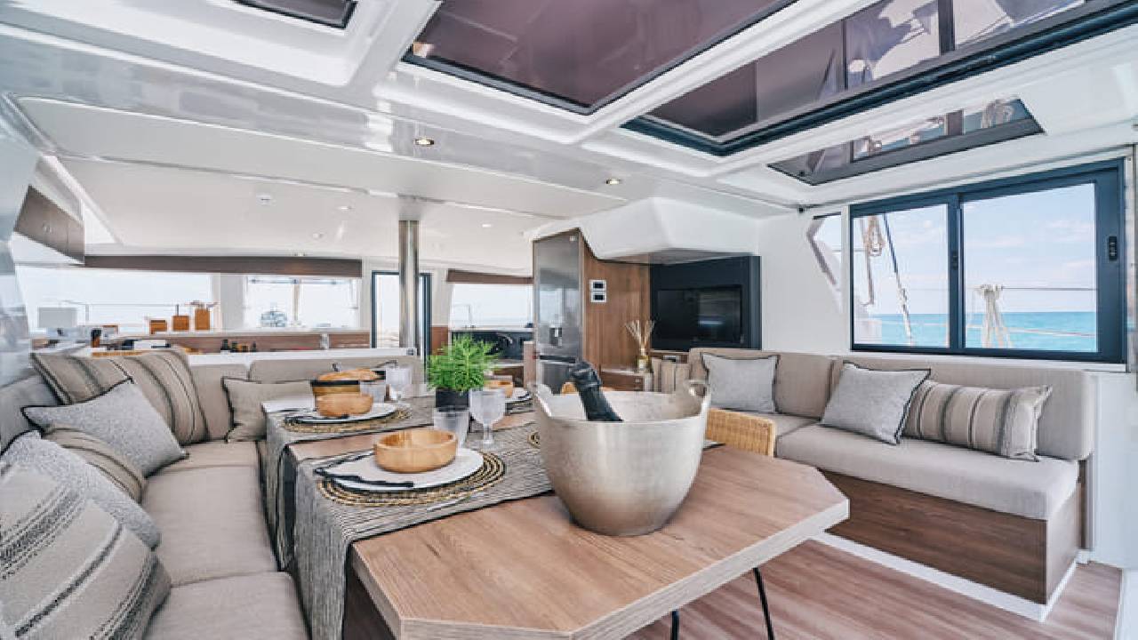 4 hours private luxury catamaran Barcelona (Bali 4.2)