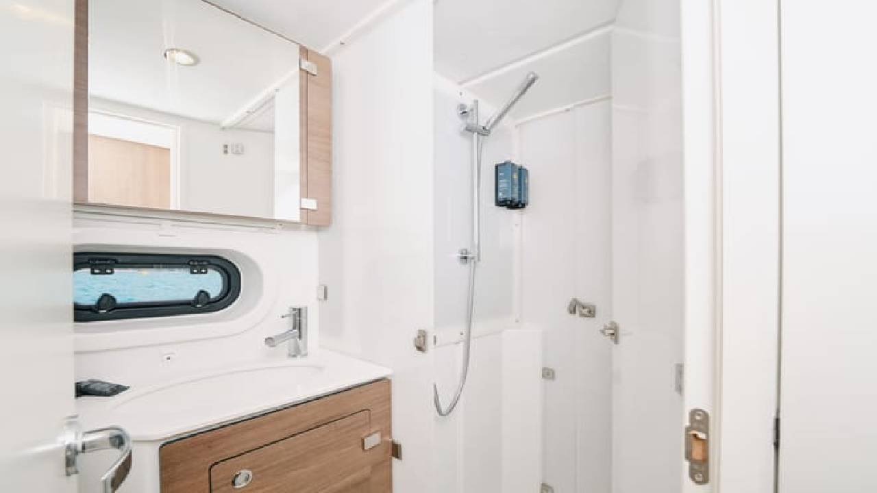 4 hours private luxury catamaran Barcelona (Bali 4.2)