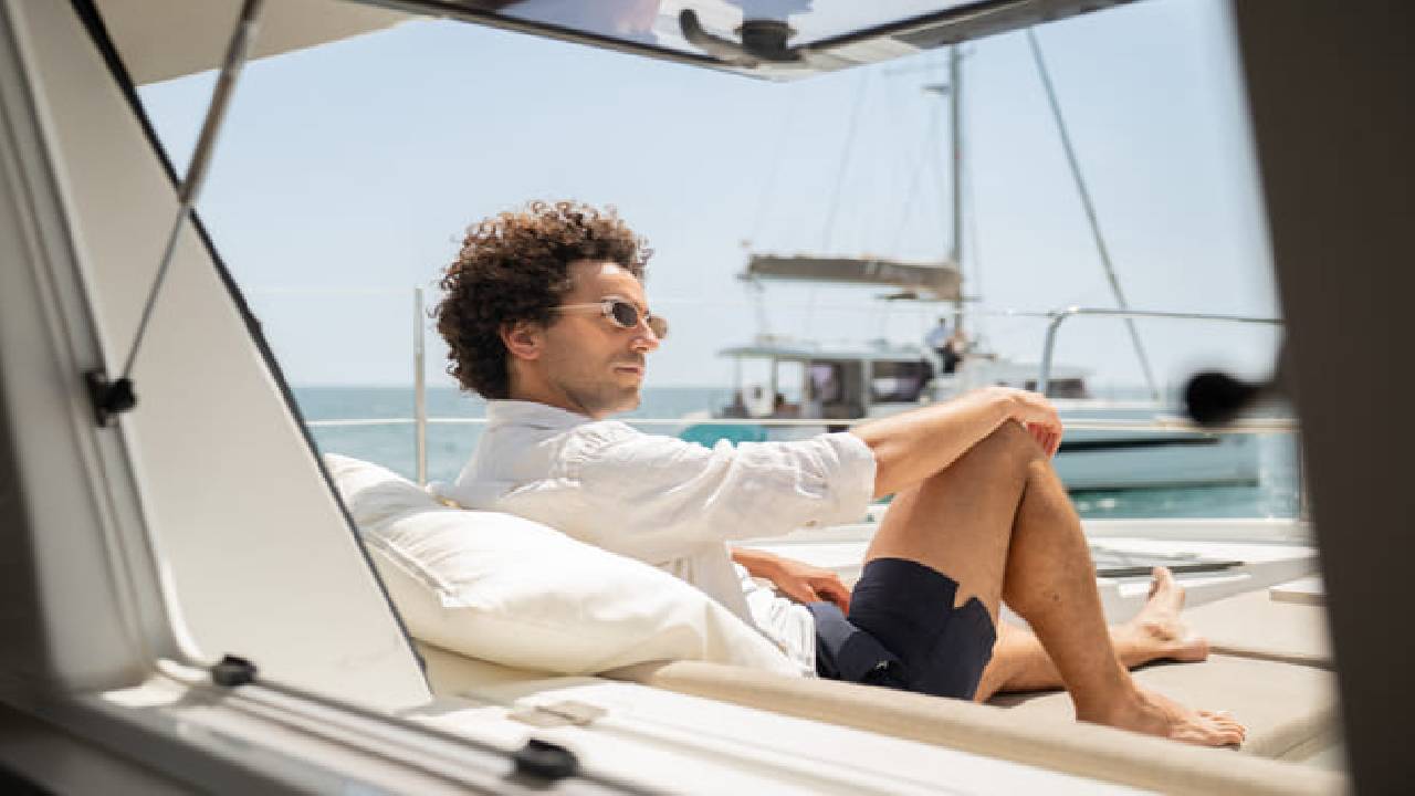 4 hours private luxury catamaran Barcelona (Bali 4.2)