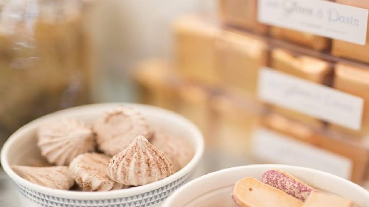 The Montmartre Private Food Tour with a French Gastronomy Expert