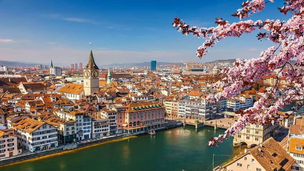 Highlights of Zurich City (Private Tour)