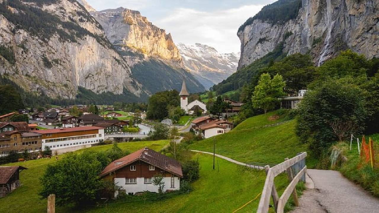 Best of Bernese Oberland & Swiss Countryside Tour (Private Tour)